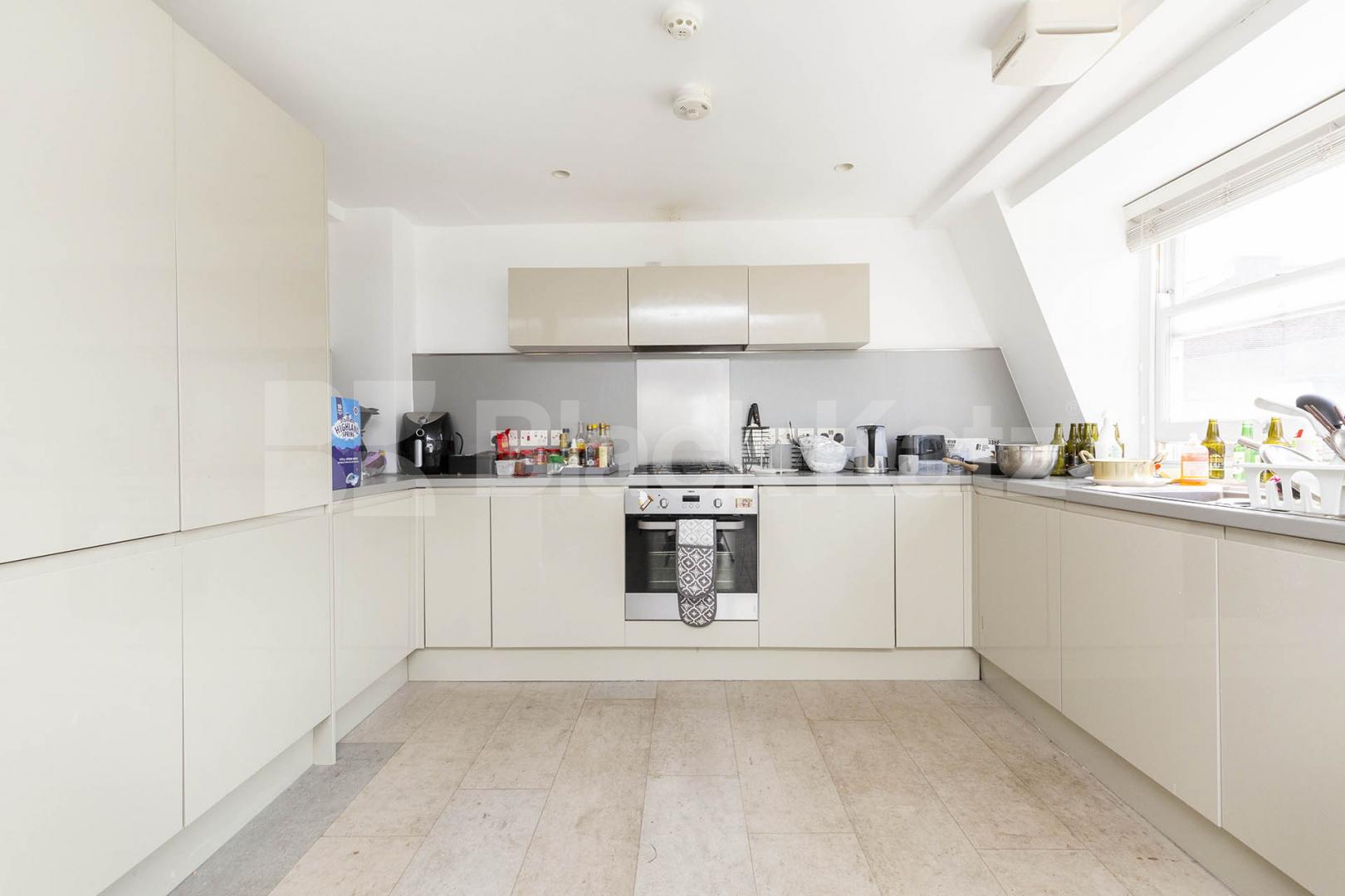 2 bed warehouse apartment in the Clerkenwell area close to Farringdon Great Sutton Street , Clerkenwell